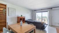 Living room of Flat for sale in  Granada Capital  with Terrace and Balcony