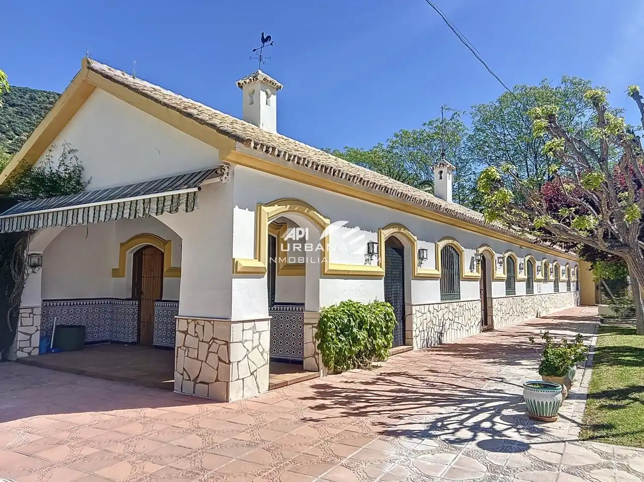 Vista exterior de Casa o chalet en venta en Lucena con Jardín privado, Trastero y Piscina