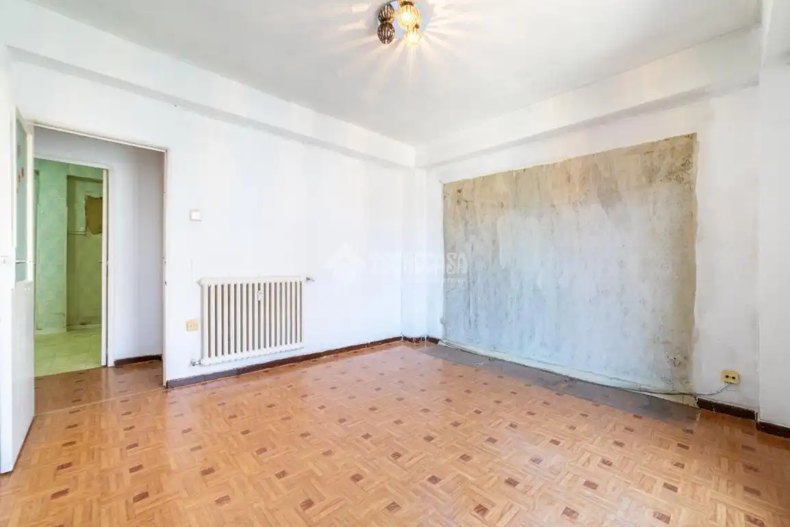 Habitación de Piso en venta en Madrid con Calefacción y Balcón