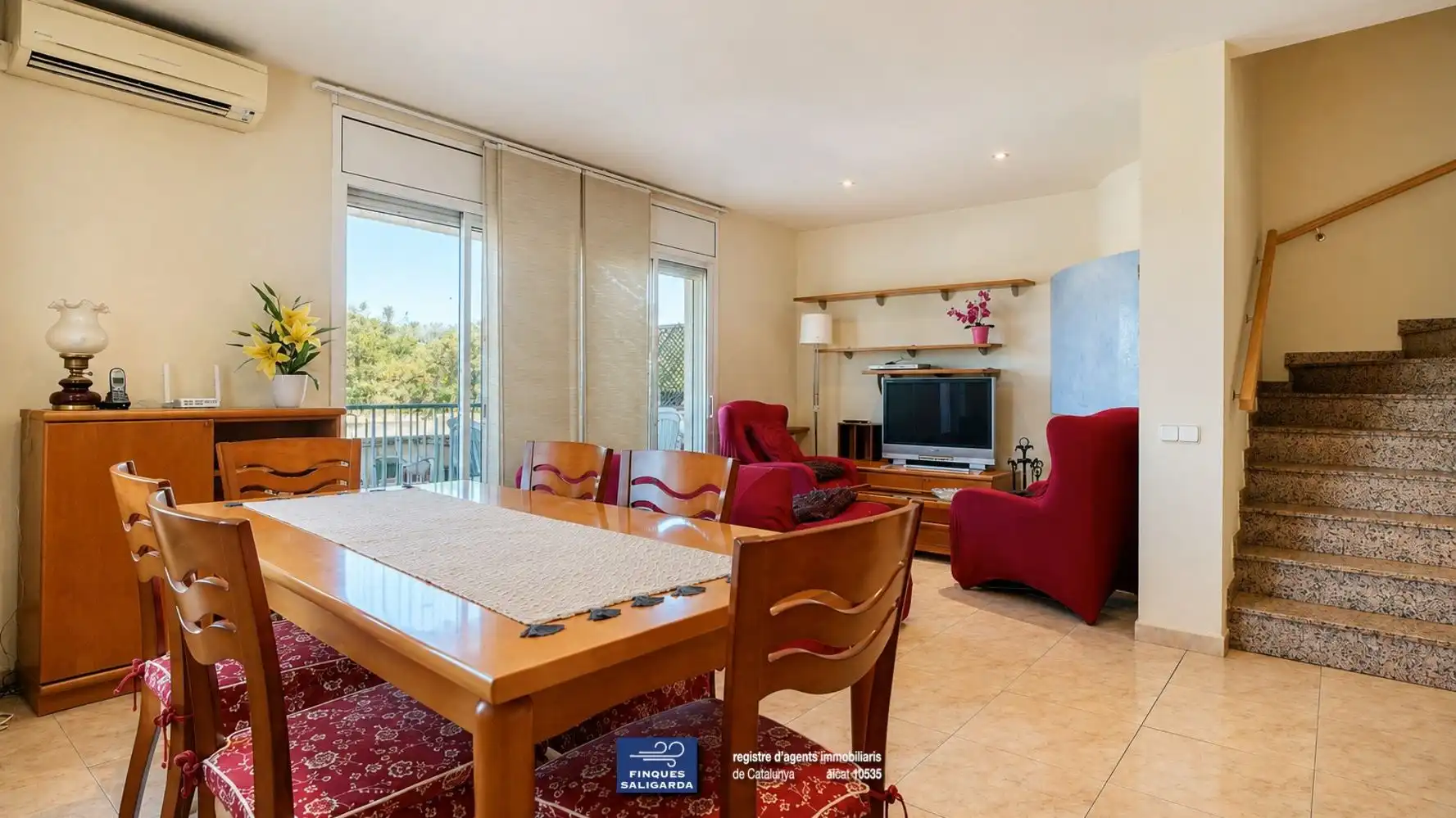 Sala d'estar de Casa adosada en venda en La Garriga amb Aire condicionat, Calefacció i Terrassa
