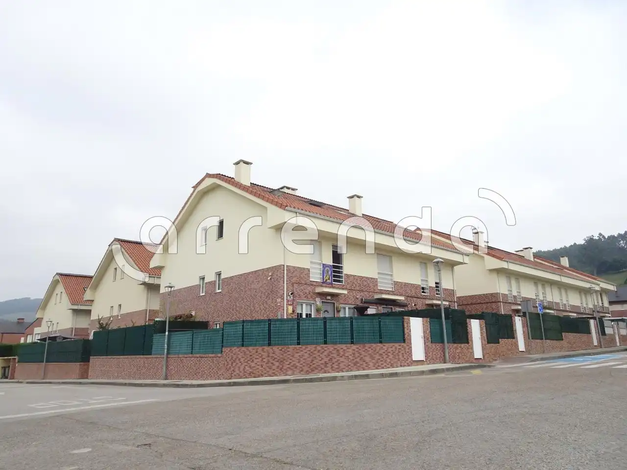 Casa adosada de alquiler en Barrio el Jurrio, Parbayón