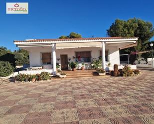 Vista exterior de Casa o xalet en venda en Elche / Elx amb Aire condicionat, Terrassa i Piscina