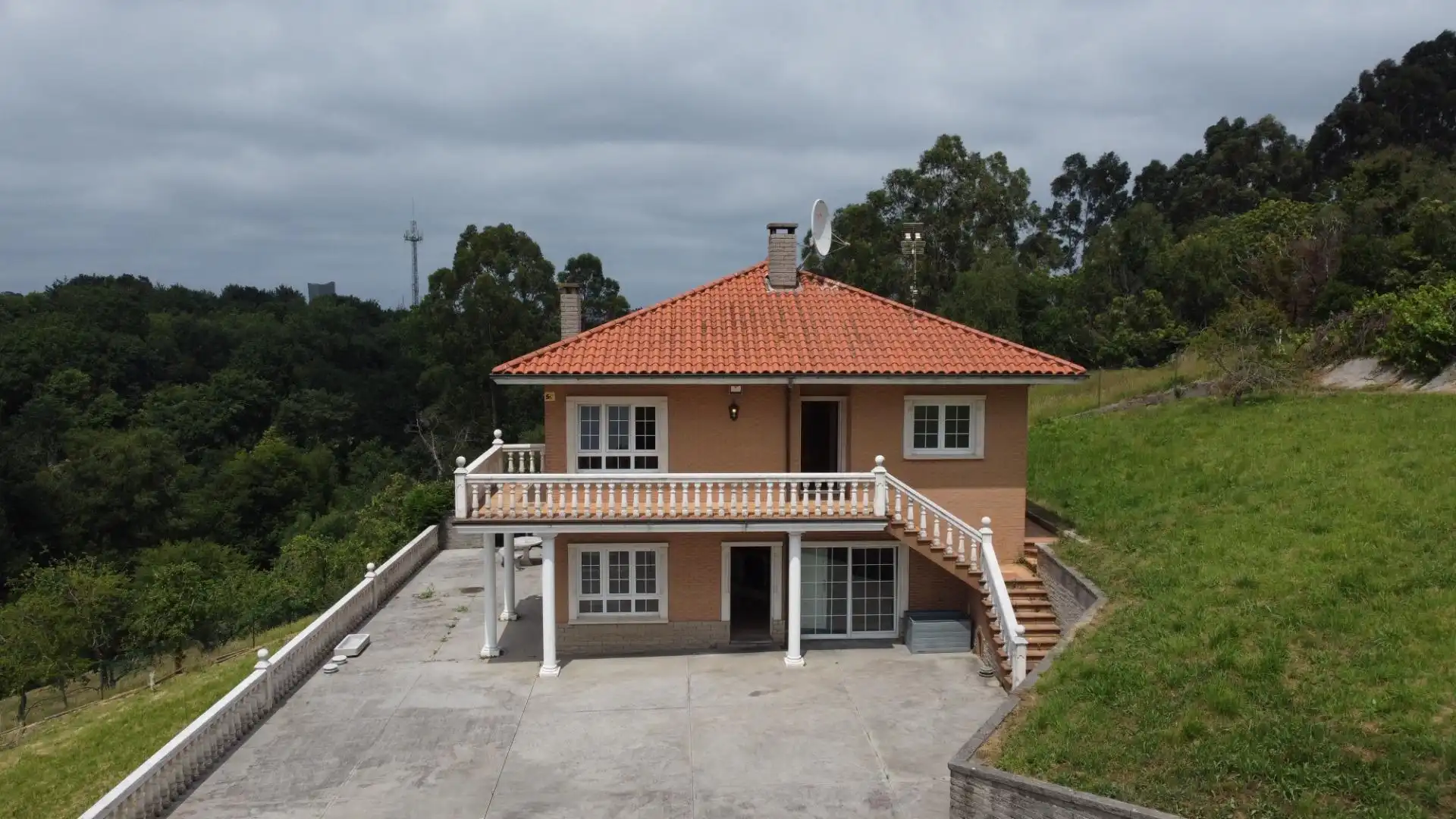 Vista exterior de Casa o xalet en venda en Gijón  amb Calefacció, Jardí privat i Traster