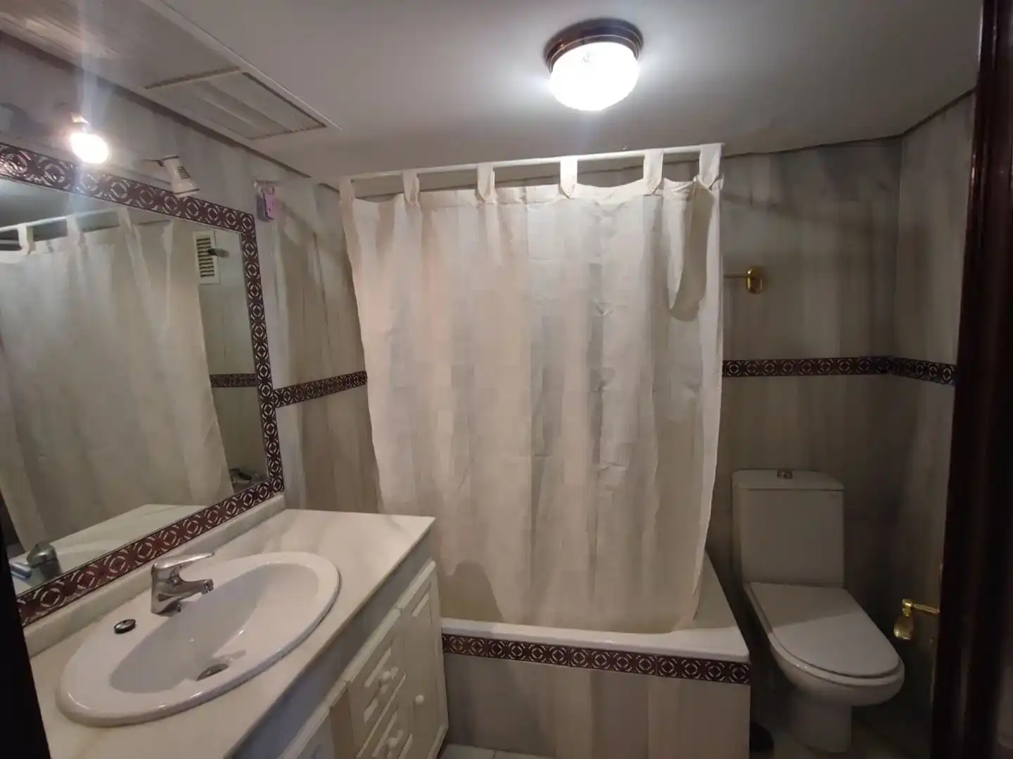Bathroom of Flat for rent in Triana
