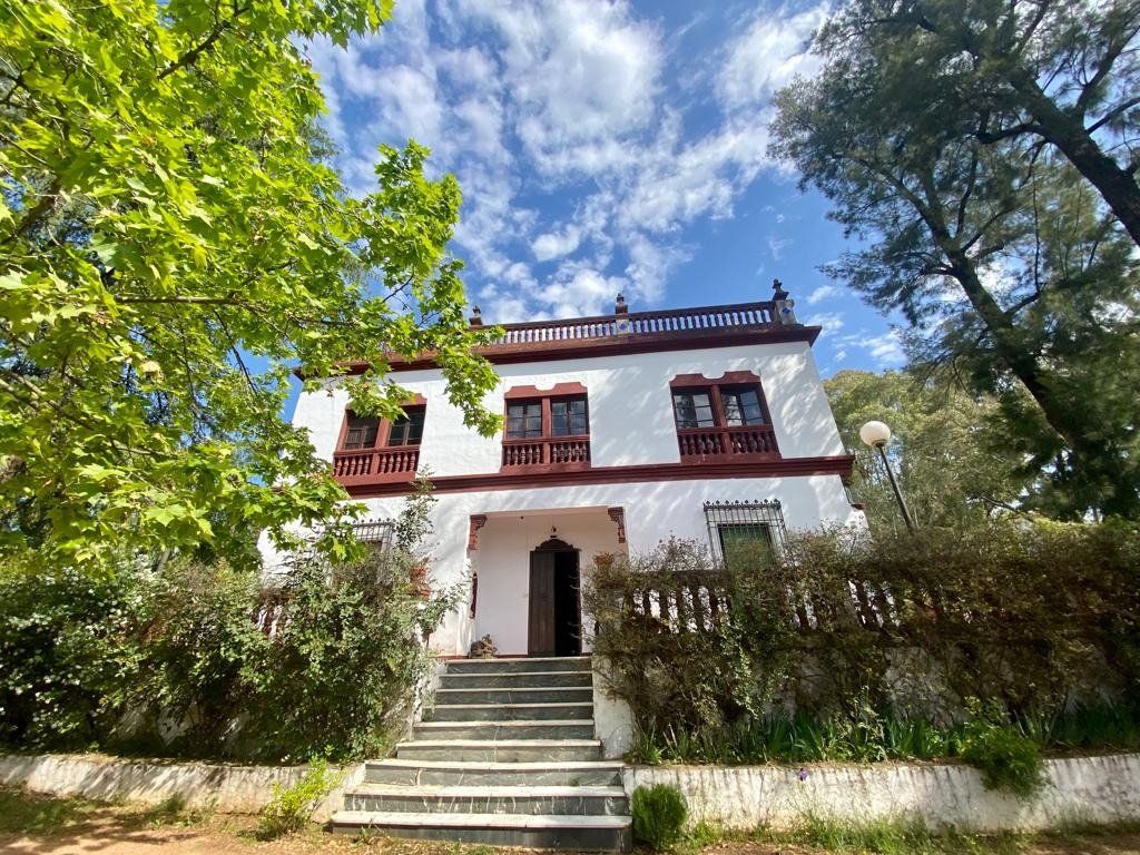 Vista exterior de Casa o xalet en venda en  Córdoba Capital amb Aire condicionat, Calefacció i Jardí privat