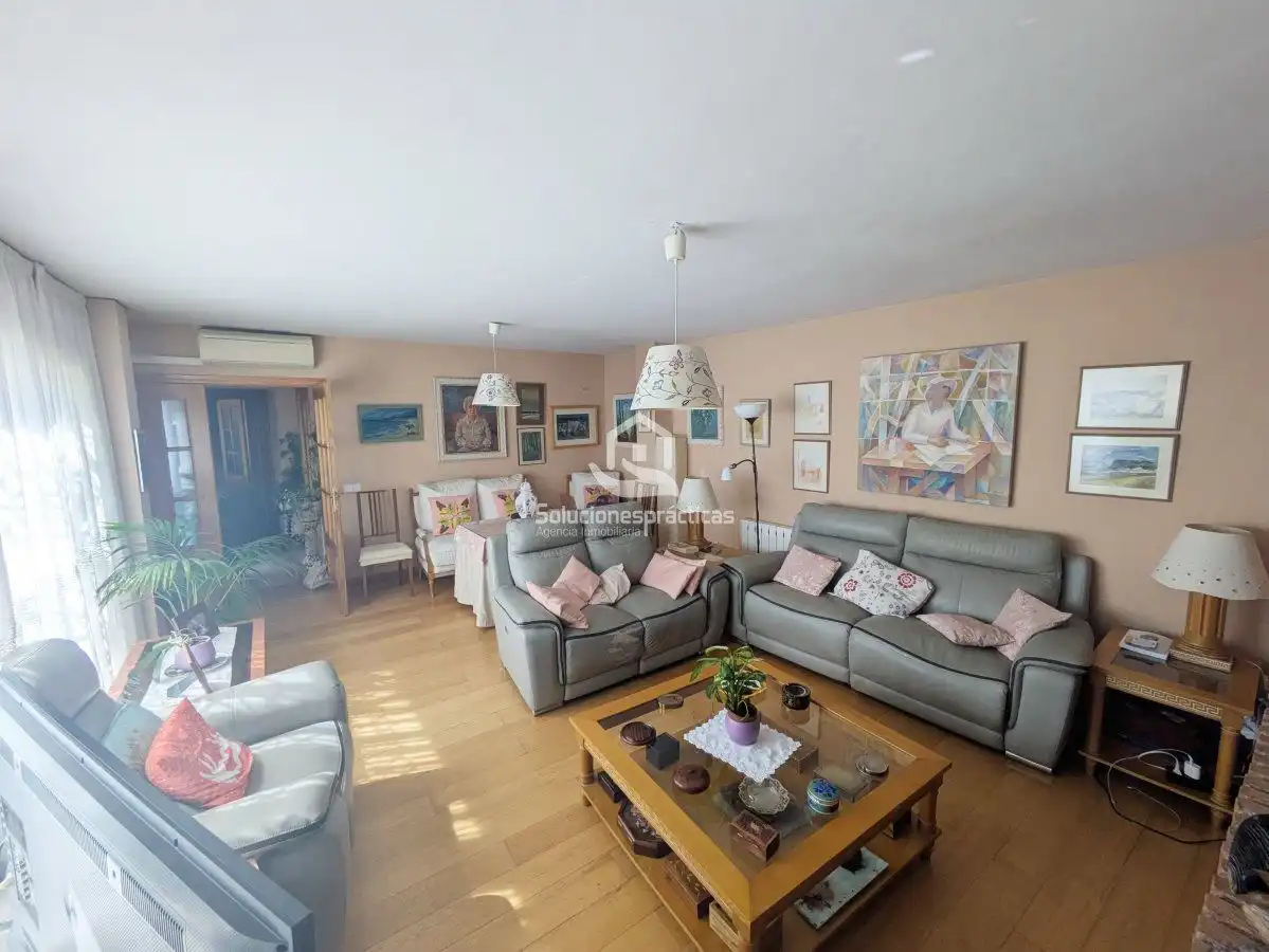 Sala d'estar de Casa o xalet en venda en Jaén amb Aire condicionat, Terrassa i Traster