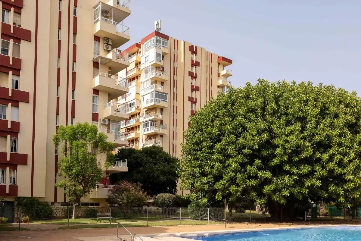 Vista exterior de Estudio en venta en Benalmádena con Calefacción, Jardín privado y Piscina