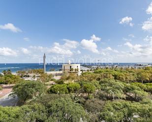 Exterior view of Attic for sale in  Barcelona Capital  with Air Conditioner, Terrace and Balcony