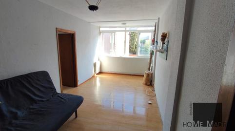 Foto 2 de Piso en venta en Calle del Pico Balaitus, Peñagrande, Madrid