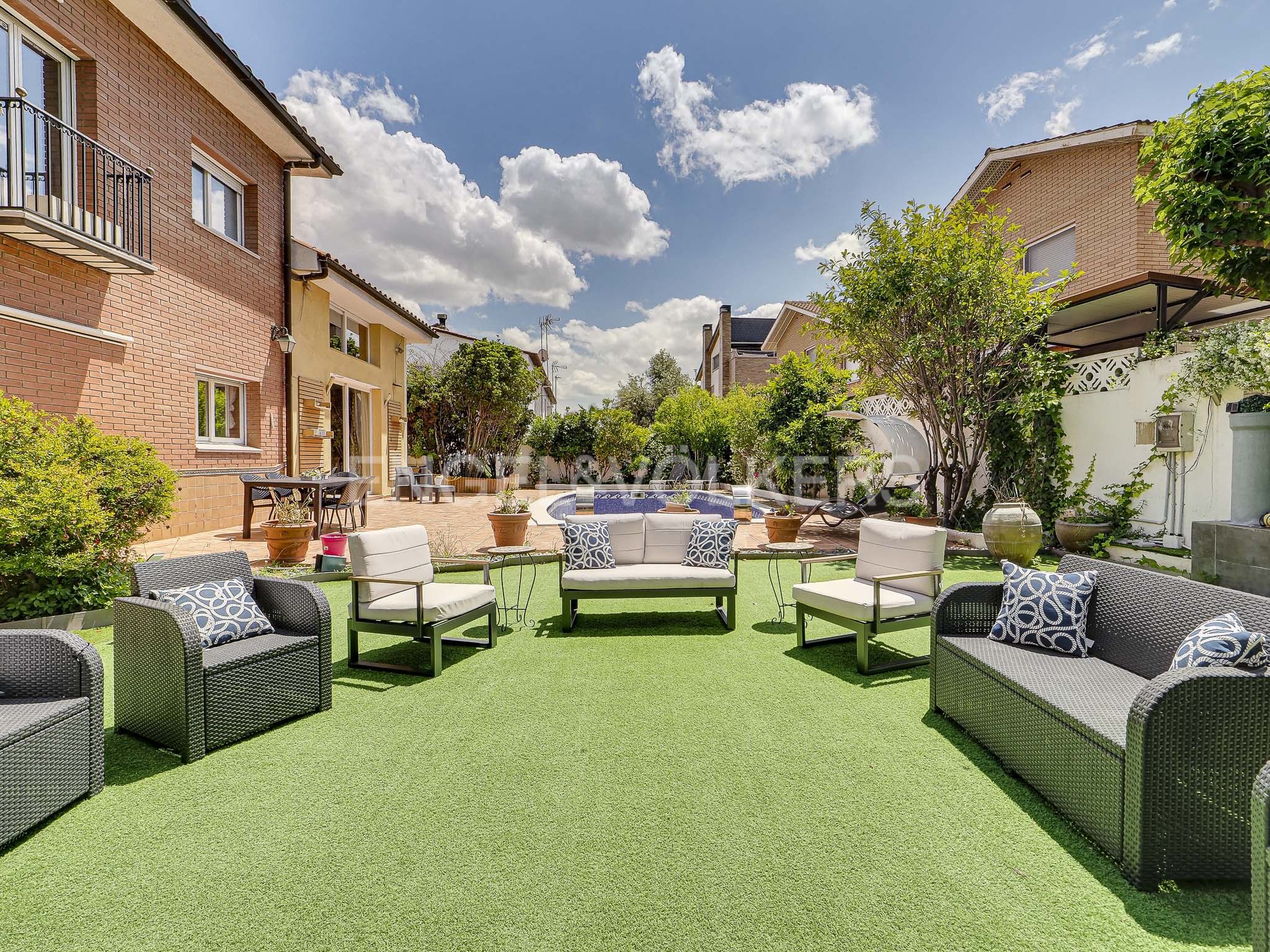 Terrace of House or chalet for sale in Cerdanyola del Vallès  with Air Conditioner, Heating and Private garden