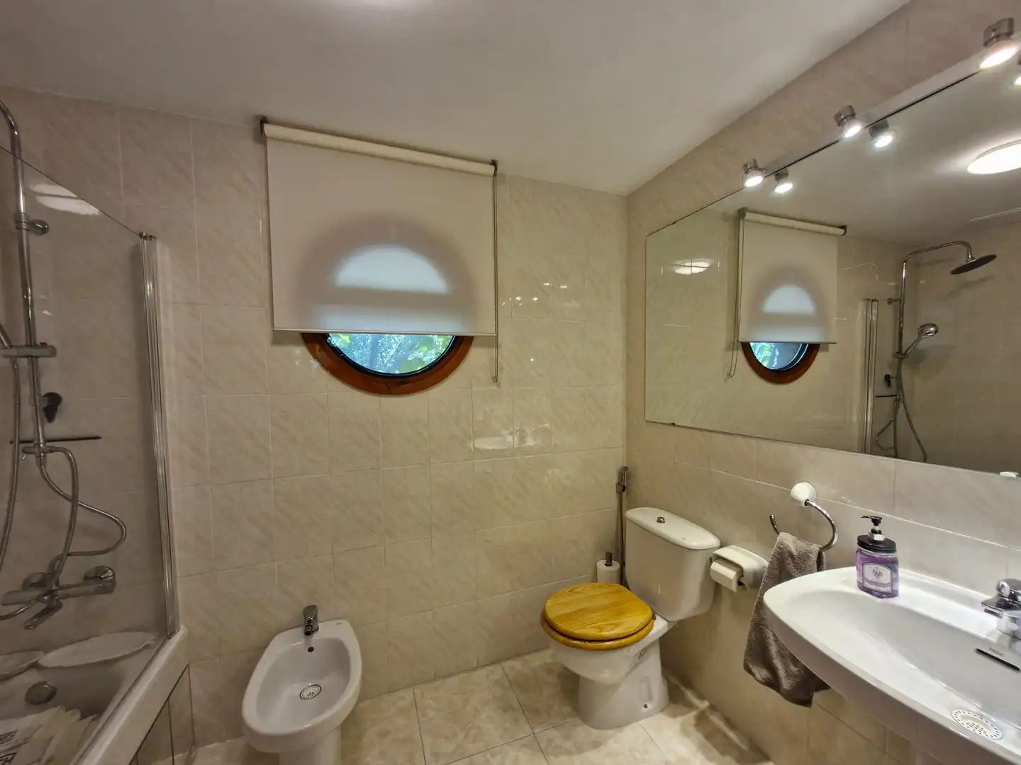 Bathroom of Houses for sale in Almoster  with Air Conditioner, Heating and Storage room