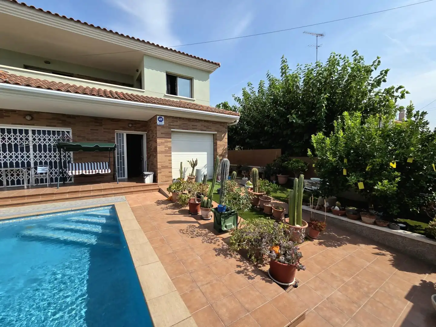 Exterior view of Houses for sale in Cunit  with Community pool