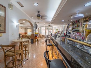 Locale commerciale in vendita a de Jueves