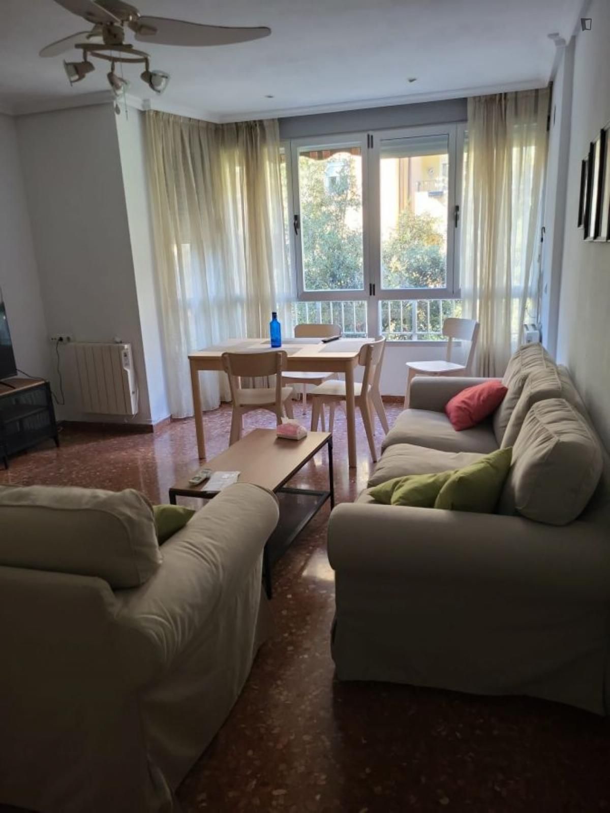 Sala d'estar de Apartament de lloguer en  Valencia Capital amb Aire condicionat, Moblat i Forn