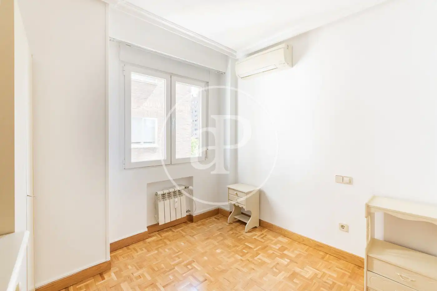 Bedroom of Flat for rent in Madrid  with Air Conditioner, Heating and Private garden