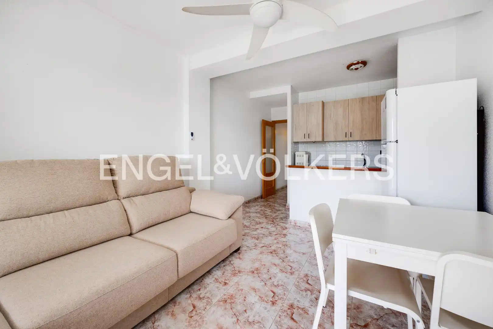 Wohnzimmer von Wohnung zum Verkauf in Torrevieja mit Klimaanlage, Heizung und Terrasse