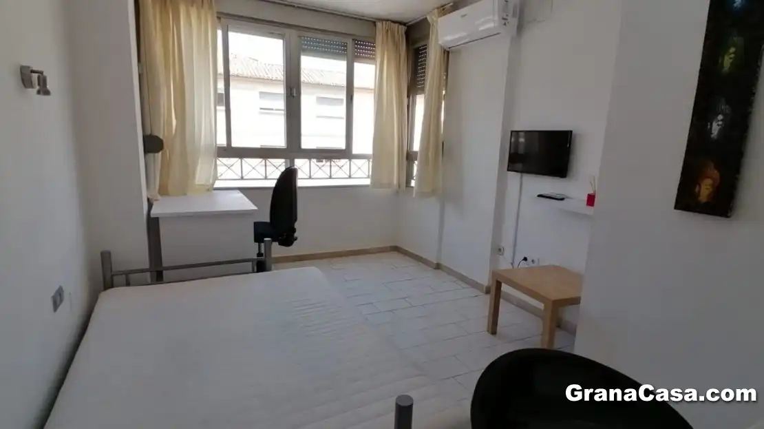 Study for rent in Granada  with Air Conditioner, Heating and Furnished
