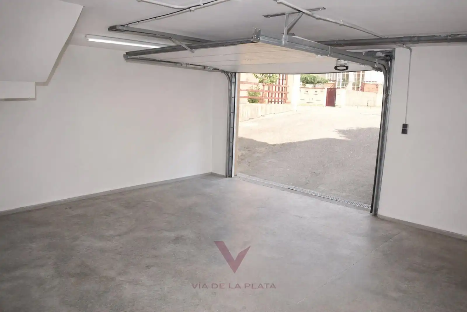 Parking de Casa adosada en venta en Monterrubio de Armuña con Calefacción, Jardín privado y Parquet