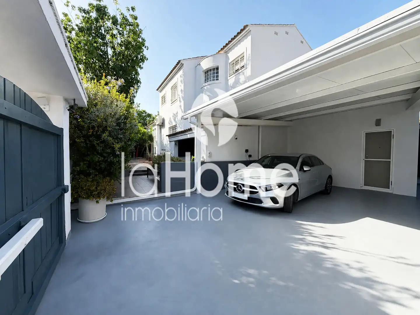 Vista exterior de Casa o xalet en venda en L'Eliana amb Aire condicionat, Calefacció i Jardí privat