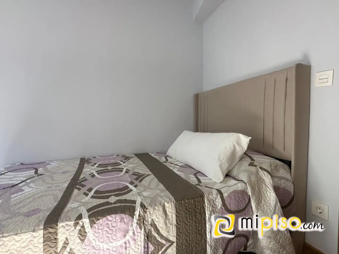 Habitación de Piso en venta en Laredo con Calefacción, Amueblado y Balcón