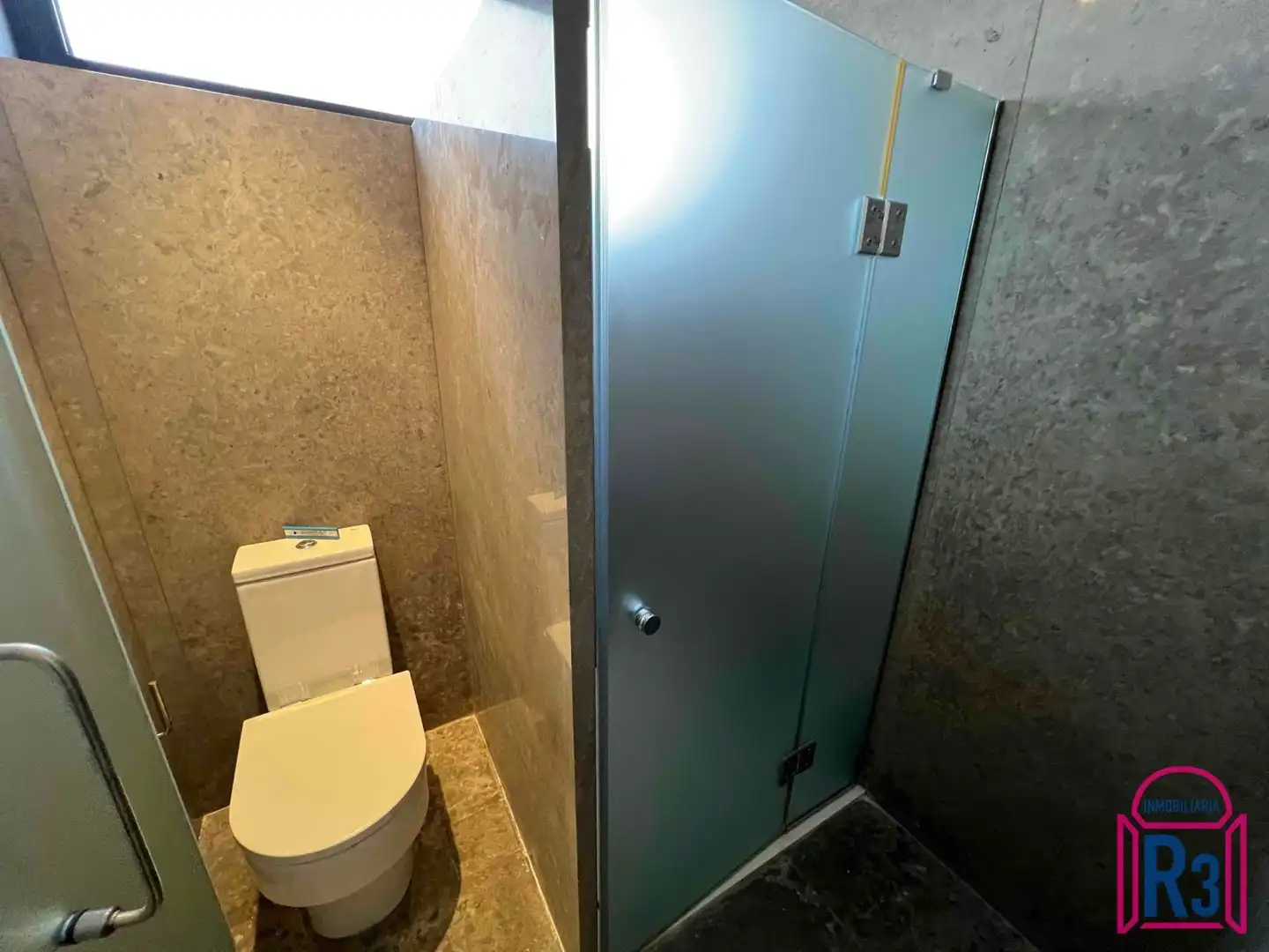 Badezimmer von Wohnung zum Verkauf in León Capital  mit Heizung, Terrasse und Abstellraum