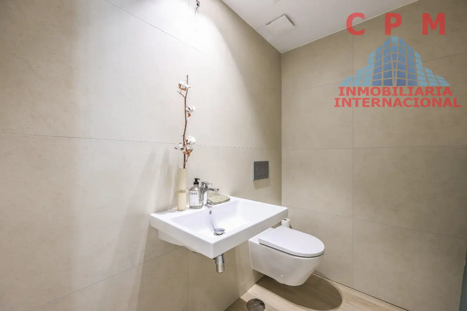 Bathroom of Flat for rent in La Moraleja  with Air Conditioner, Heating and Private garden