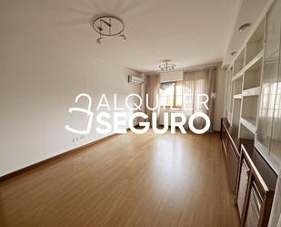 Living room of Flat to rent in  Madrid Capital  with Air Conditioner, Heating and Terrace