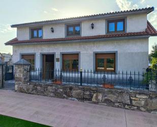 Vista exterior de Casa o xalet en venda en Cabana de Bergantiños amb Jardí privat i Traster