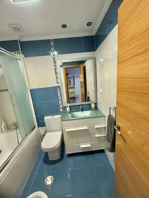 Badezimmer von Wohnung zum Verkauf in Sevilla mit Klimaanlage und Abstellraum