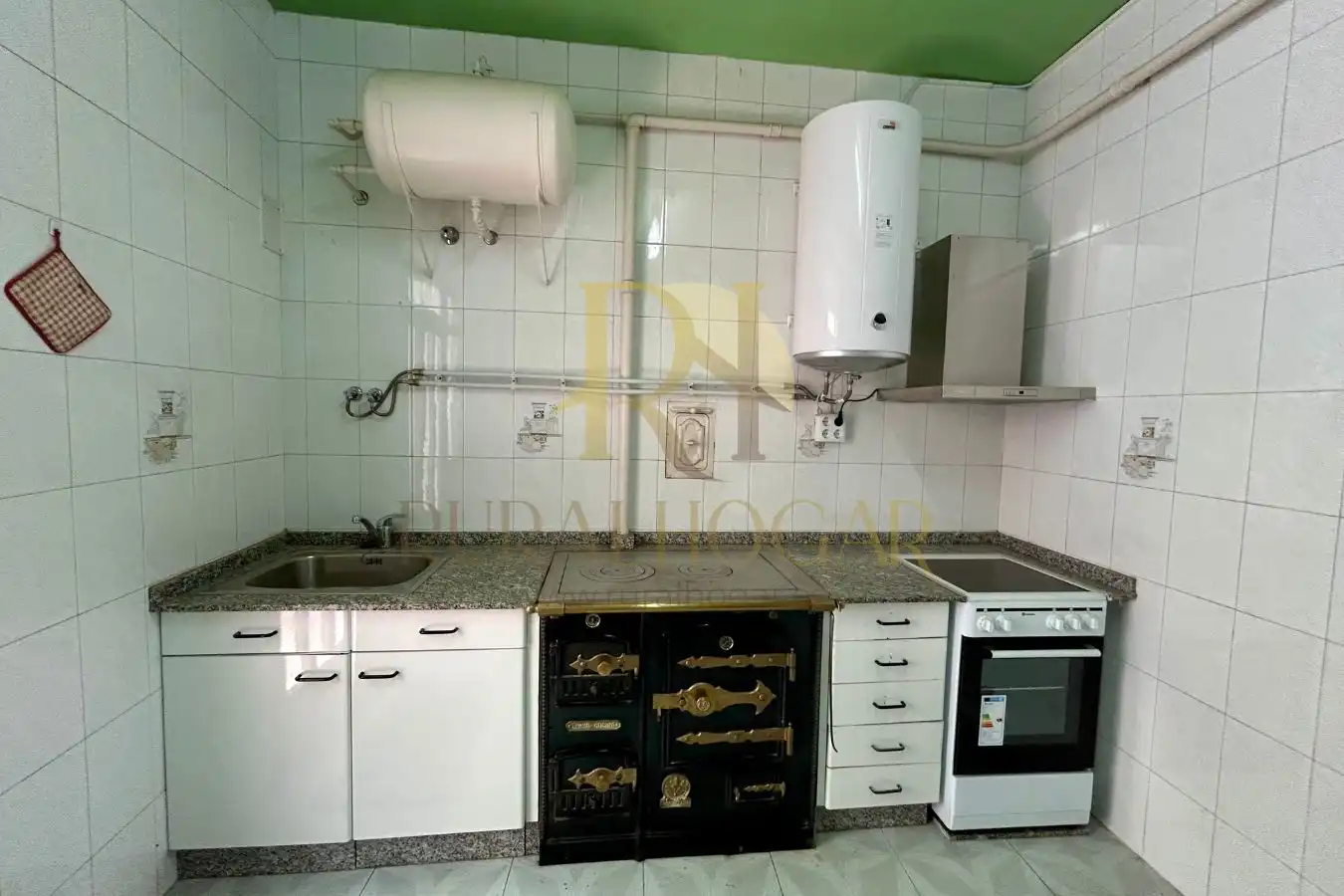 Kitchen of Flat for sale in Ponferrada  with Private garden