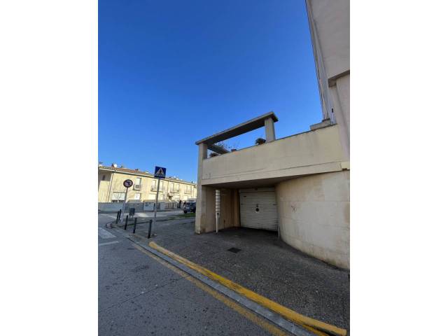 Garaje en Venta en Antoni Varés i Martinell  en Fontajau - Sant Ponç