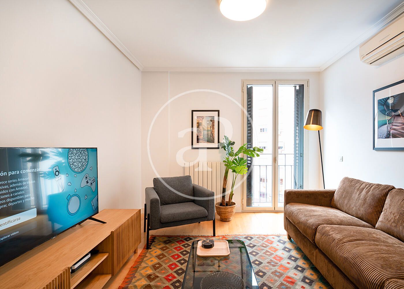 Living room of Flat for rent in  Madrid Capital  with Air Conditioner, Heating and Furnished