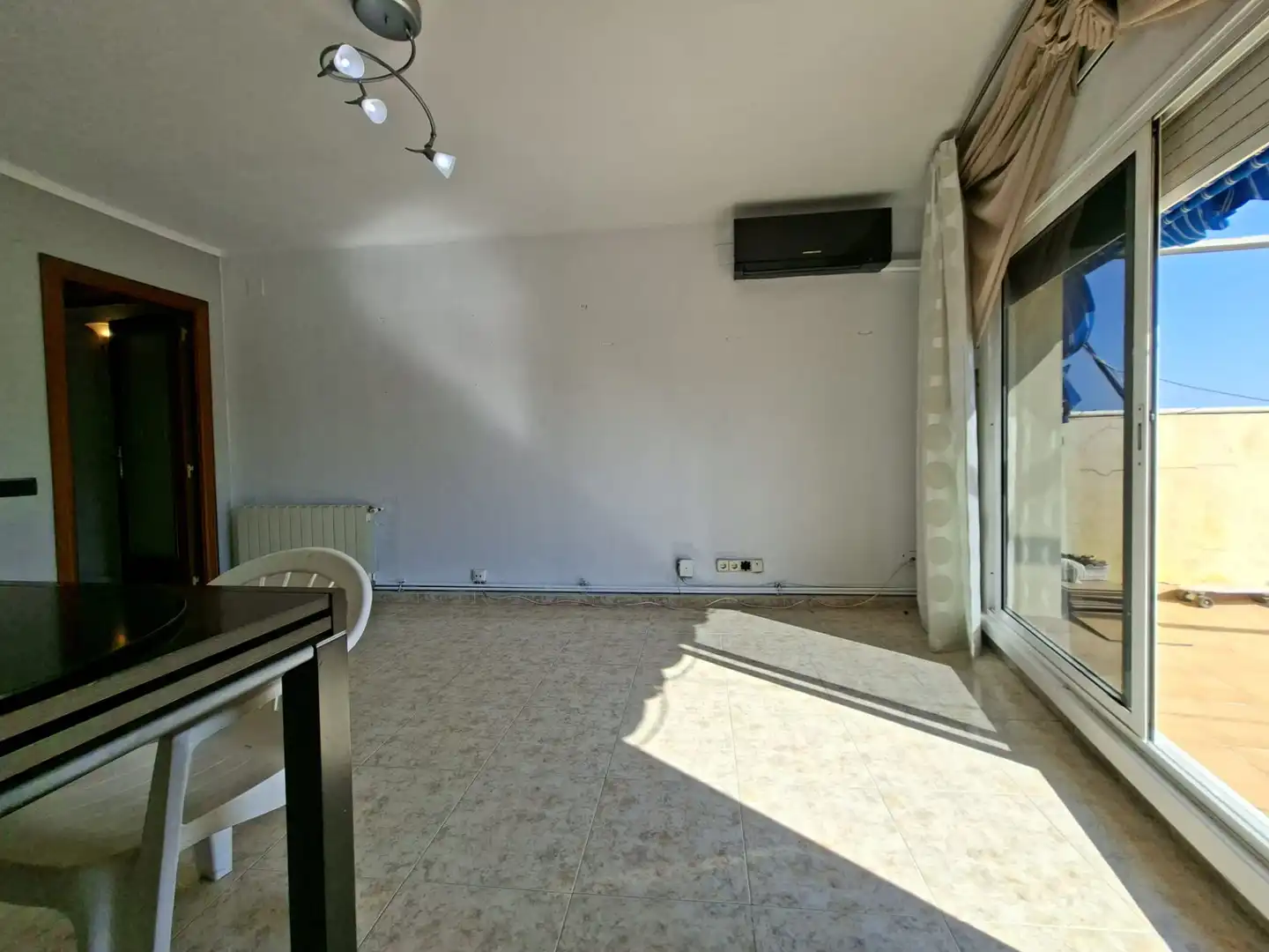 Wohnzimmer von Dachboden zum Verkauf in Badalona mit Klimaanlage, Heizung und Terrasse