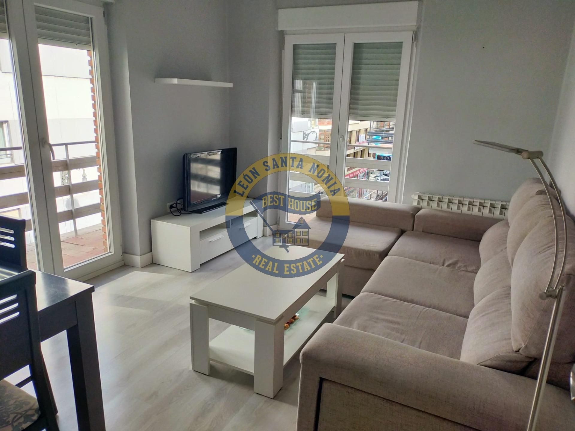 Sala d'estar de Apartament de lloguer en León Capital  amb Calefacció i Terrassa