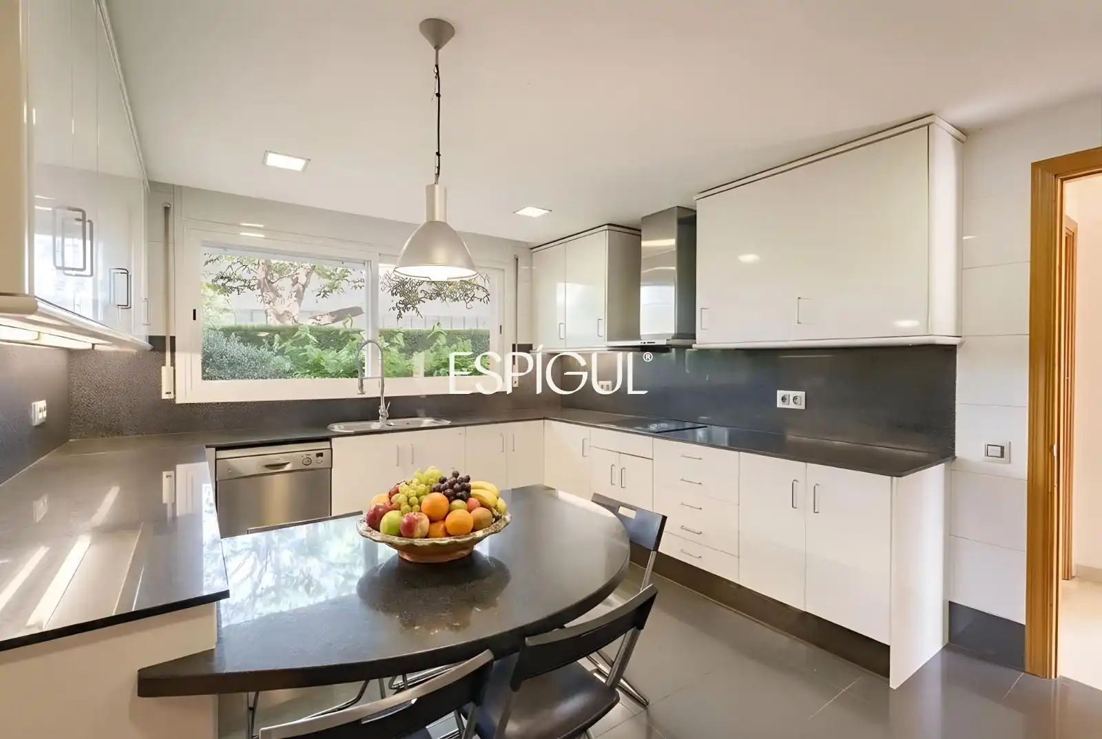 Cocina de Casa o chalet en venta en Sant Cugat del Vallès con Aire acondicionado, Calefacción y Trastero