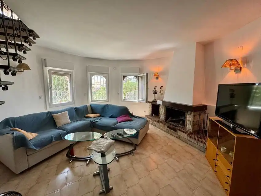 Sala d'estar de Casa o xalet en venda en Mont-roig del Camp amb Traster i Piscina