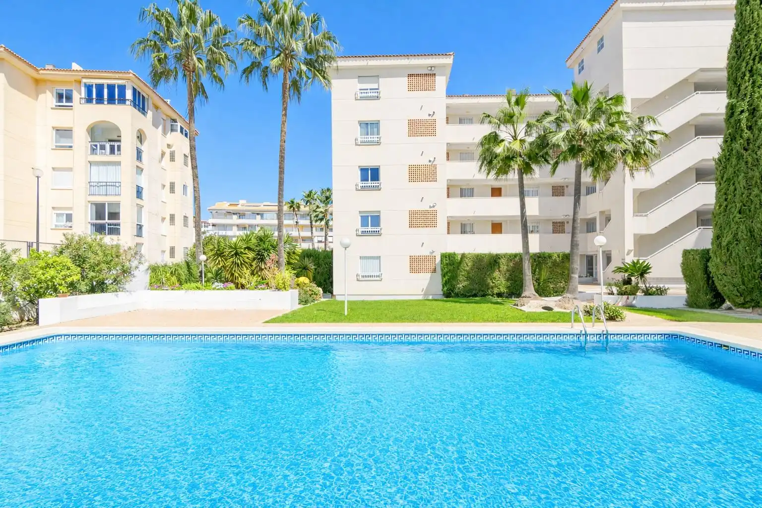 Vista exterior de Apartament en venda en L'Alfàs del Pi amb Traster i Piscina