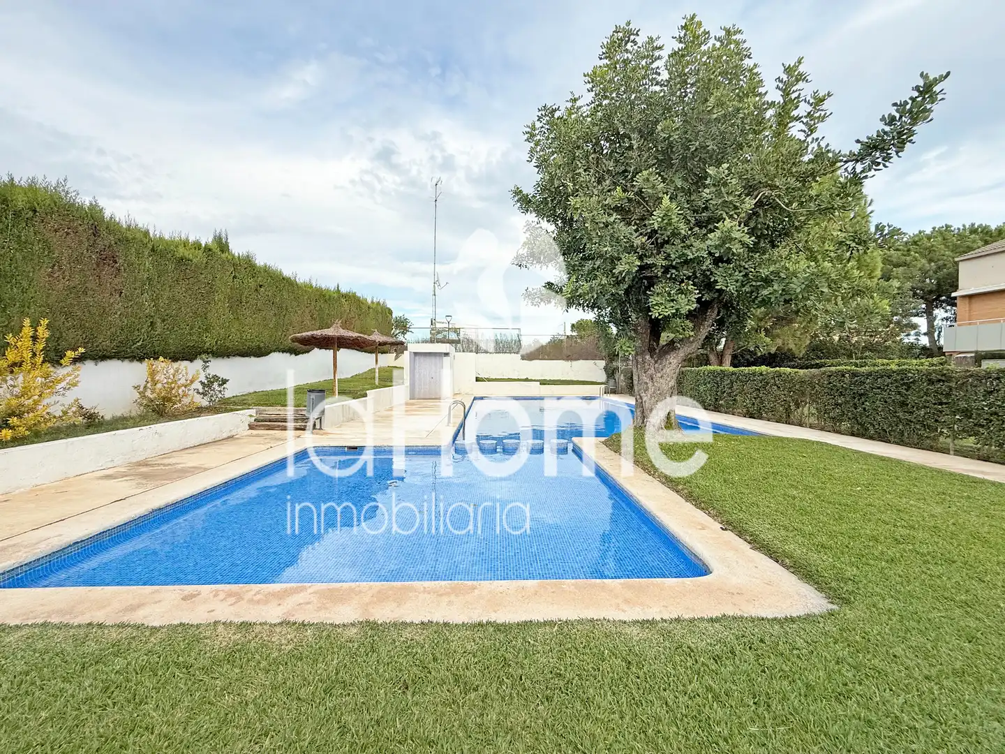 Piscina de Casa adosada en venta en Bétera con Calefacción, Terraza y Horno