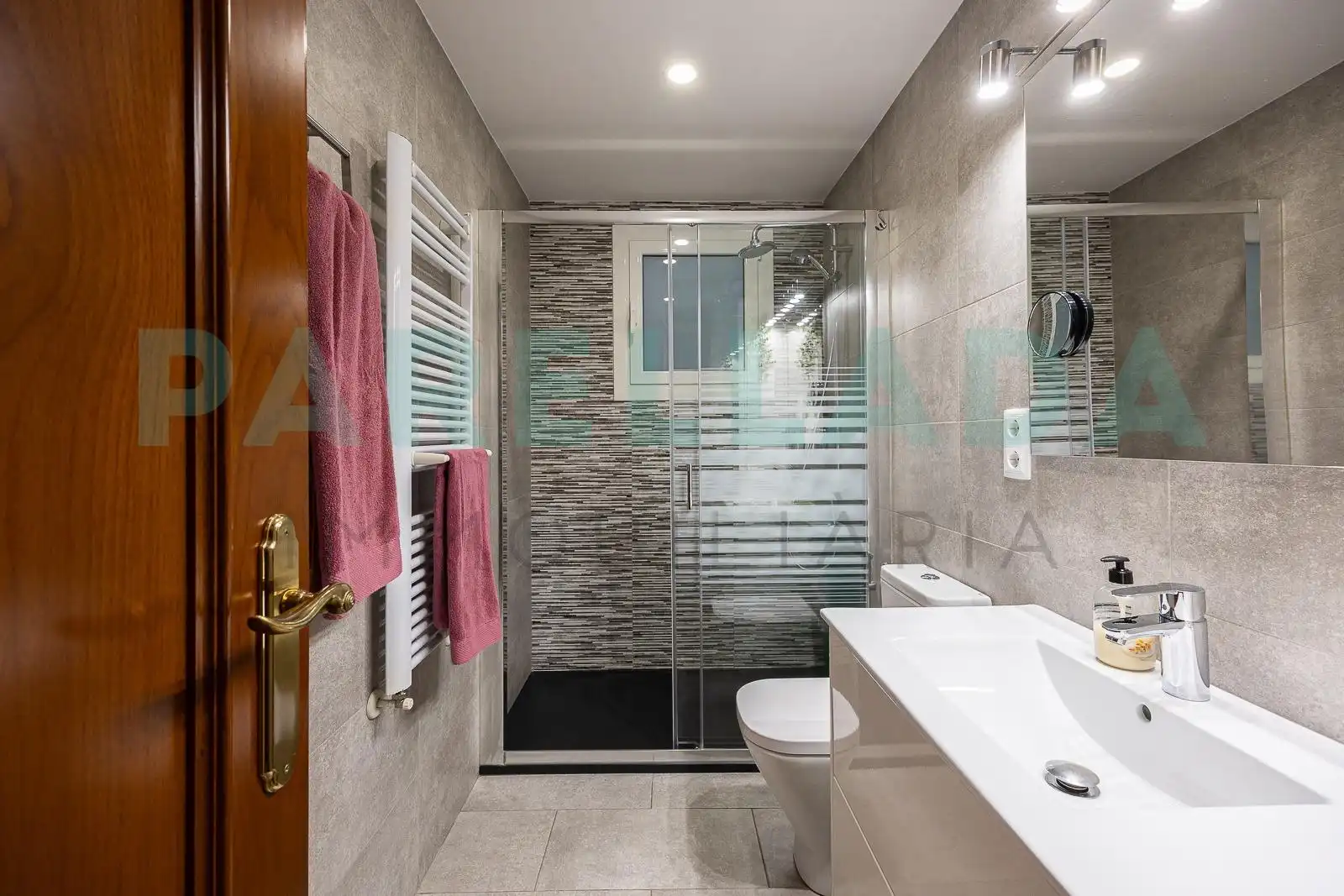 Baño de Piso en venta en Tiana con Aire acondicionado, Calefacción y Terraza