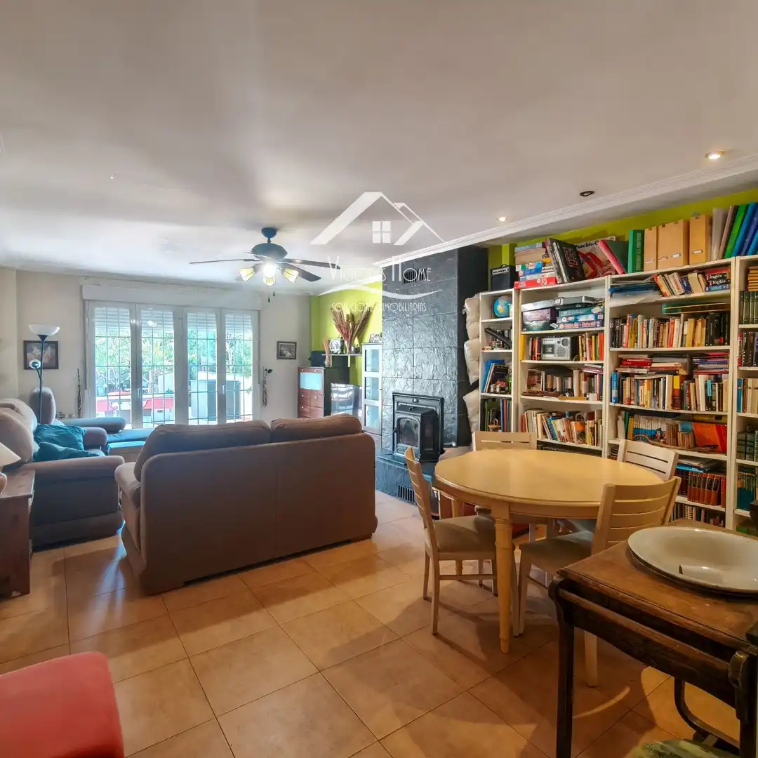 Sala de estar de Casa adosada en venta en Rivas-Vaciamadrid con Aire acondicionado, Calefacción y Jardín privado