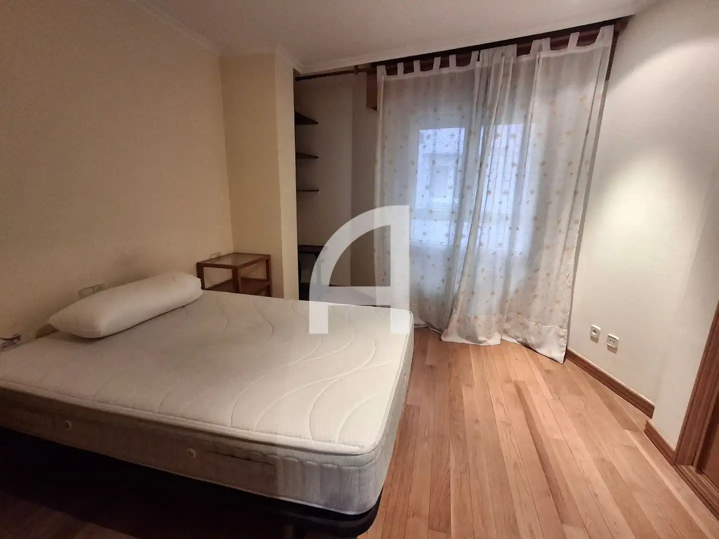 Dormitori de Pis de lloguer en Vigo  amb Calefacció, Parquet i Moblat