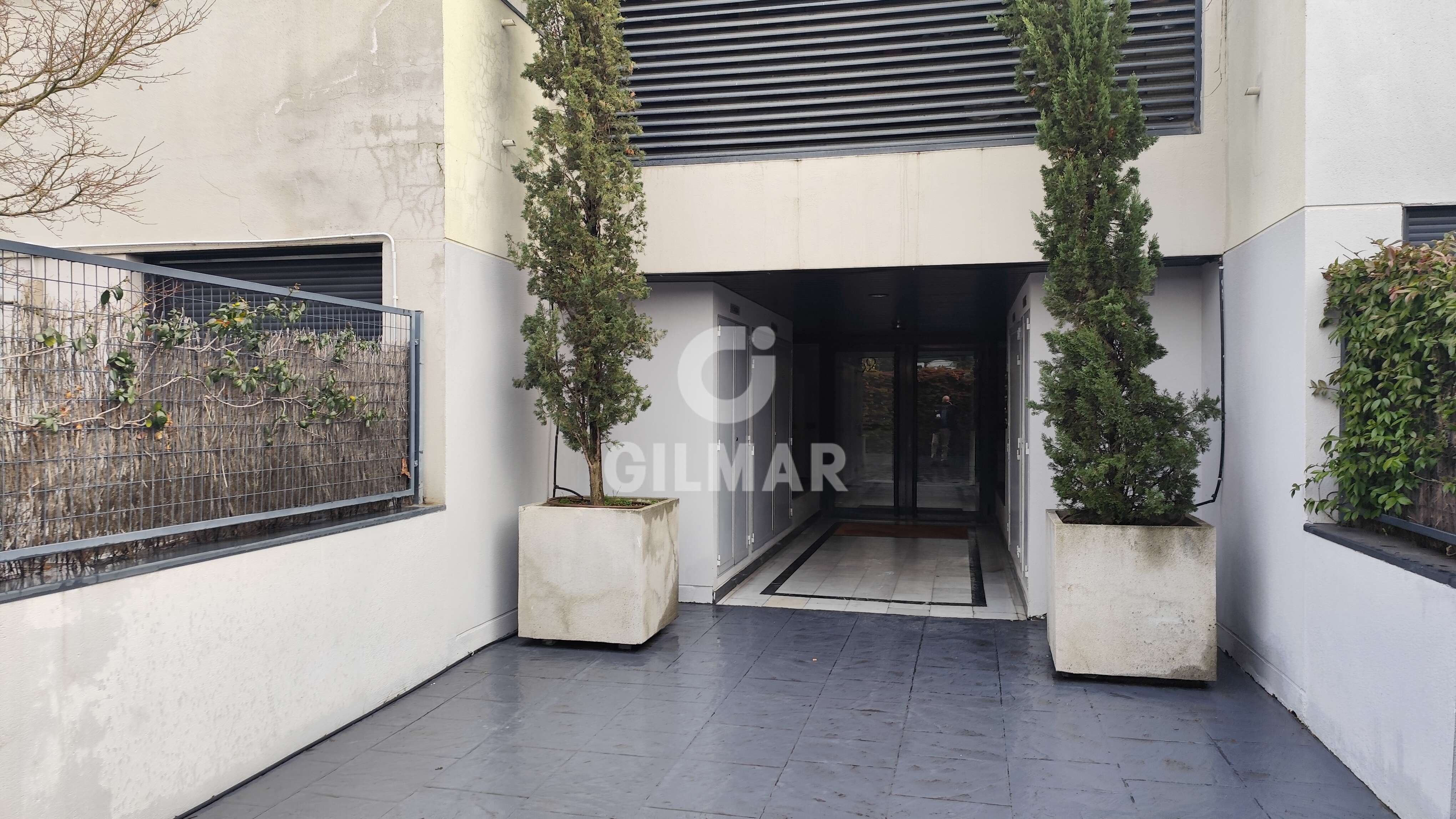 Piso en venta en  Madrid Capital con Calefacción, Jardín privado y Trastero