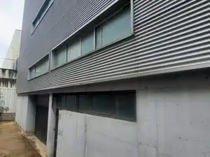 Außenansicht von Fabrikhallen zum Verkauf in Alcorcón