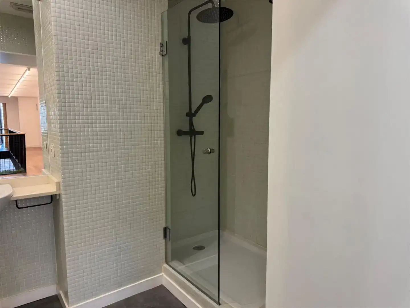 Bathroom of Flat for rent in Vigo   with Parquet flooring, Storage room and Furnished