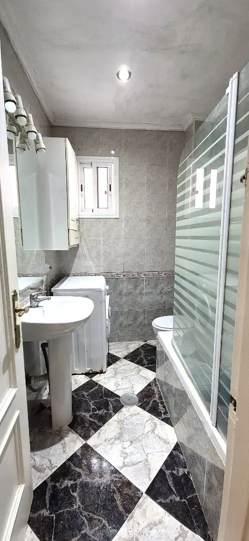 Baño de Piso en venta en Badajoz con Aire acondicionado, Calefacción y Amueblado