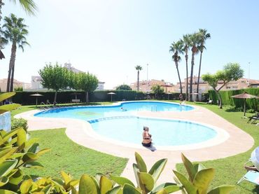 Chalet con piscina en venta en Orihuela Costa
