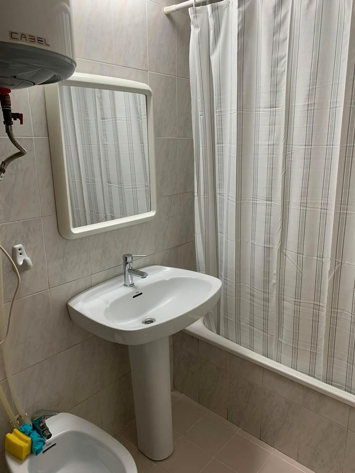 Bany de Pis de lloguer en  Valencia Capital amb Moblat, Rentadora i Es permeten mascotes