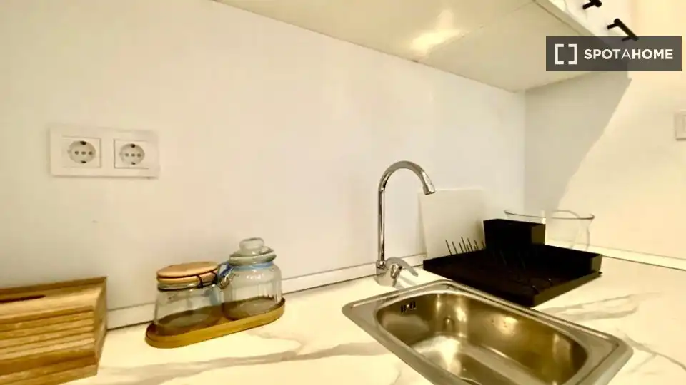 Cocina de Piso para compartir en Madrid con Aire acondicionado, Calefacción y Amueblado