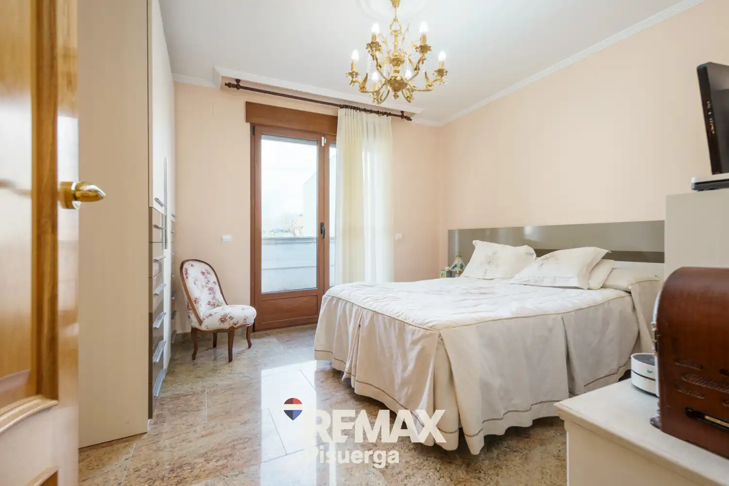 Habitación de Casa o chalet en venta en Laguna de Duero con Aire acondicionado, Calefacción y Jardín privado
