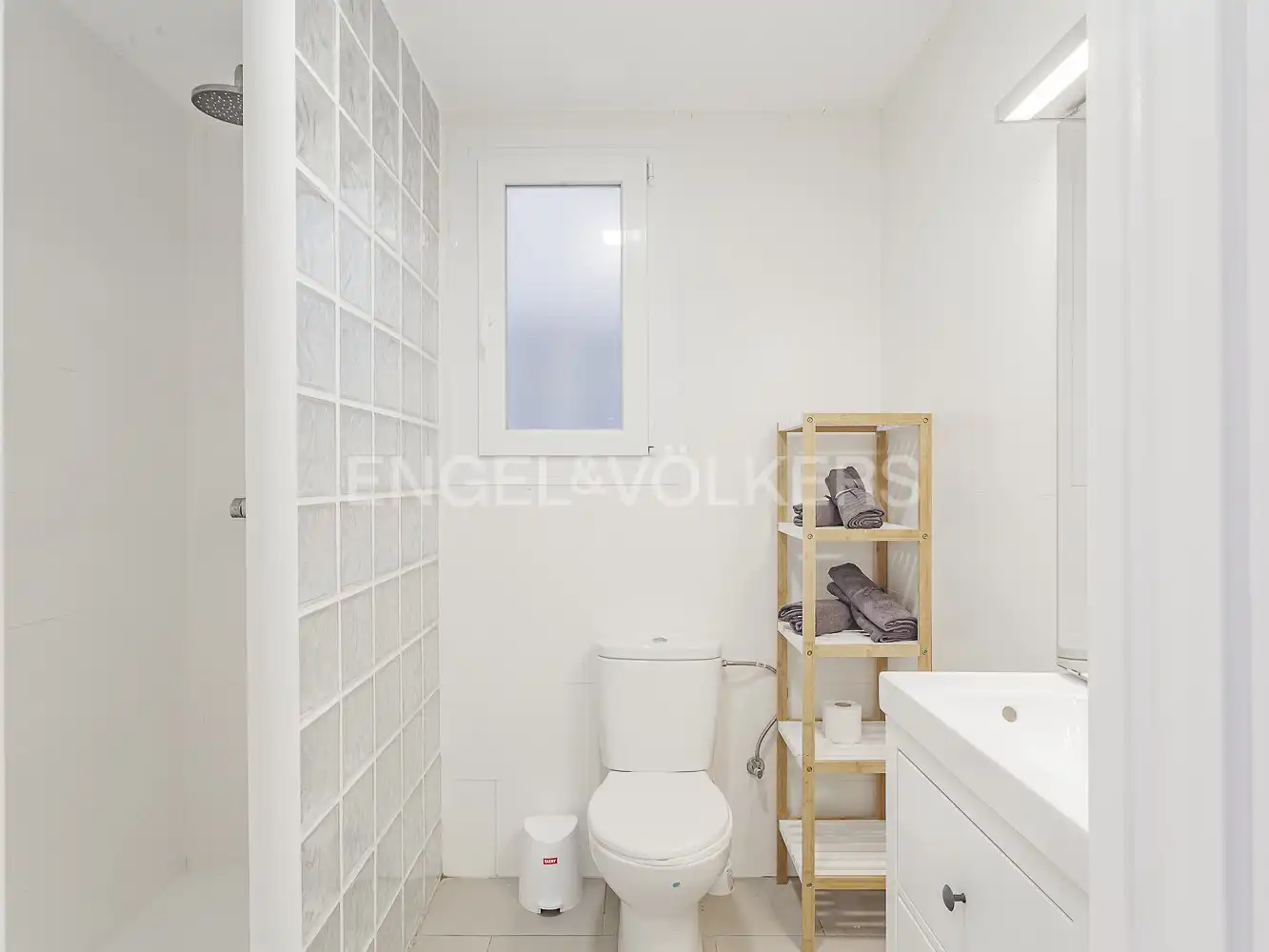 Baño de Piso de alquiler en Barcelona con Aire acondicionado, Calefacción y Parquet